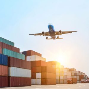 Read more about the article AIR VS. SEA: CHOOSING THE RIGHT MODE FOR INTERNATIONAL FREIGHT